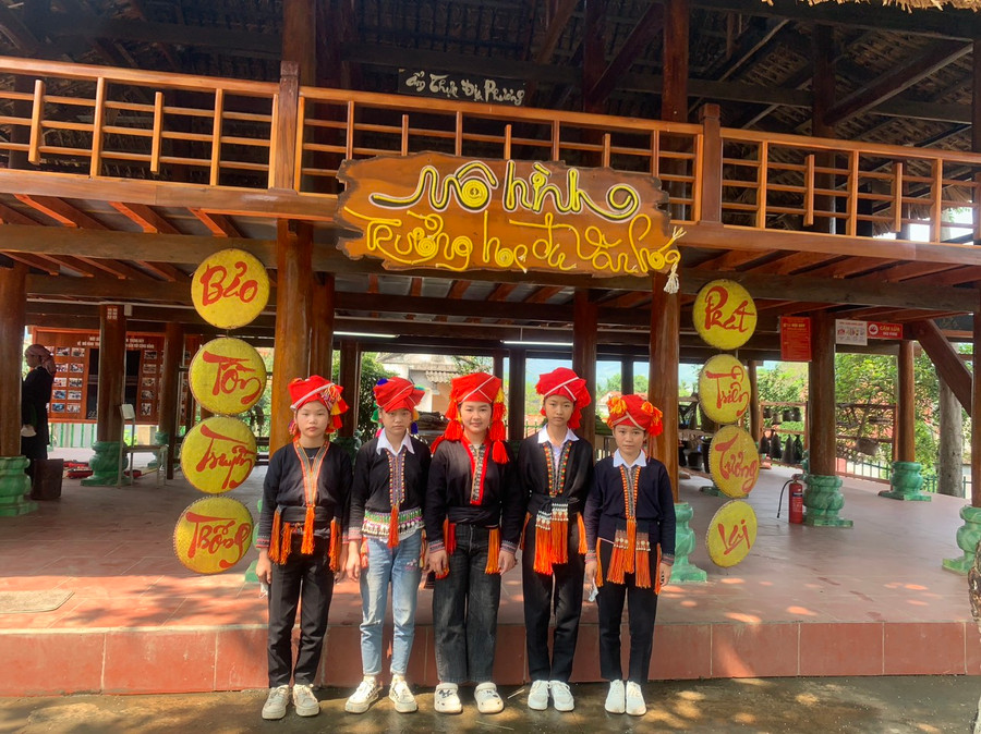 Mô hình trường học đa văn hóa tại trường THCS số 1 xã Phú Nhuận. Mô hình trường học đa văn hóa tại trường THCS số 1 xã Phú Nhuận.
