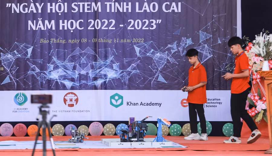Học sinh huyện Bảo Thắng tham dự Ngày hội Stem tỉnh Lào Cai. Học sinh huyện Bảo Thắng tham dự Ngày hội Stem tỉnh Lào Cai.