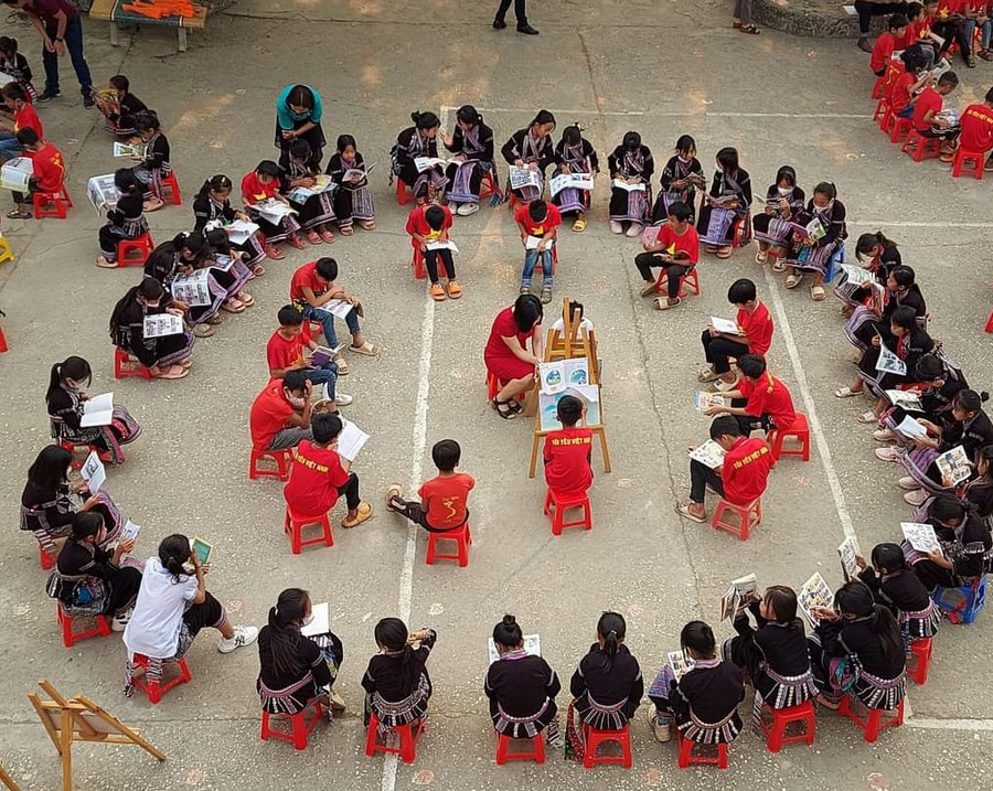 Học sinh trường Tiểu học Nà Tăm tham gia các hoạt động hưởng ứng Ngày sách và Văn hóa đọc Việt Nam.