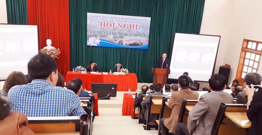 Ông Nguyễn Thái Hưng - Bí thư Thành ủy, Chủ tịch HĐND thành phố Sơn La phát biểu tại buổi gặp