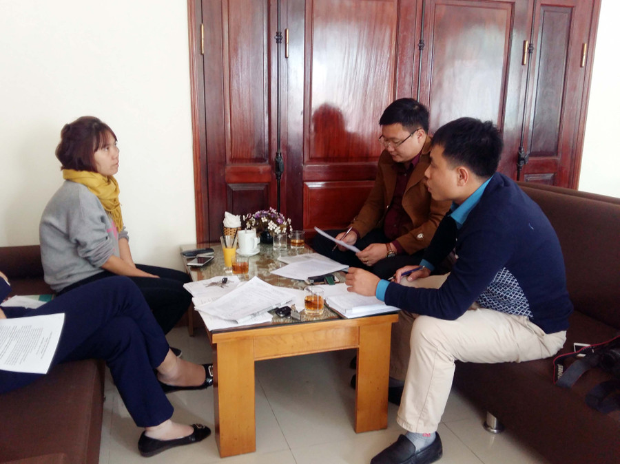 Giáo viên nhà trường chỉ ra nhiều sai phạm của ông Trần Minh Tuấn, Hiệu trưởng Trường CĐ Nghề Phú Thọ với phóng viên Giáo viên nhà trường chỉ ra nhiều sai phạm của ông Trần Minh Tuấn, Hiệu trưởng Trường CĐ Nghề Phú Thọ với phóng viên