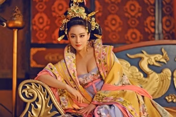 Từ kỹ nữ thành hoàng hậu, Triệu Phi Yến càng điên cuồng làm đẹp đến mức... vô sinh-2