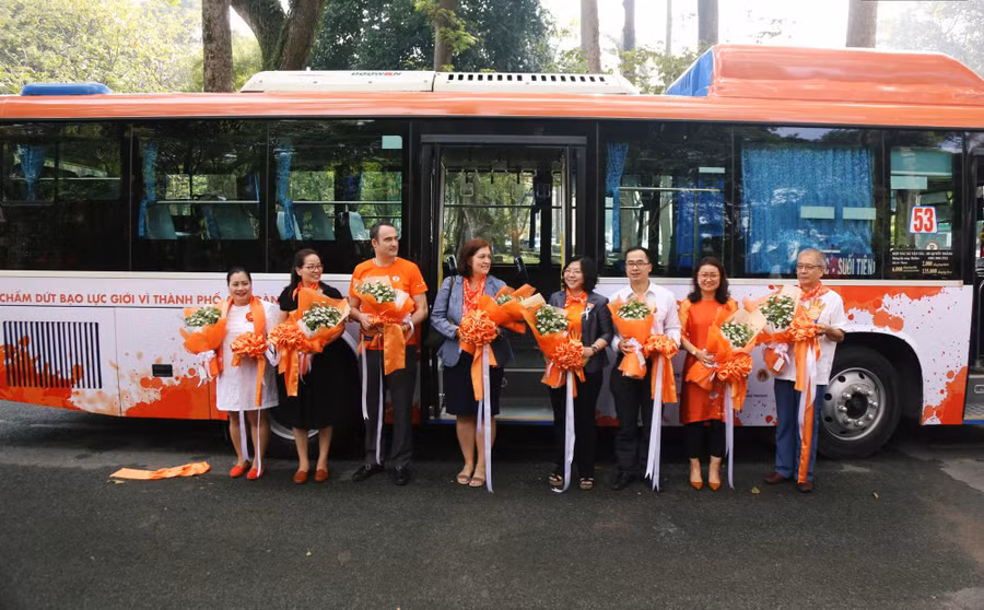 Lắp camera, loa cảnh báo trên 26 xe buýt ngăn chặn quấy rối tình dục