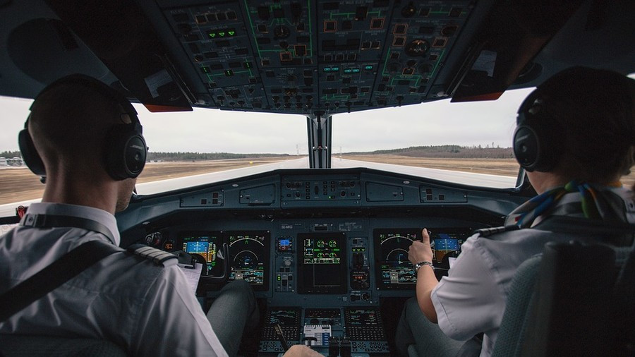 Chuyện xảy ra khi phi công ngủ quên trên máy bay hình ảnh 1 chuyen xay ra khi phi cong ngu quen tren may bay hinh anh 1
