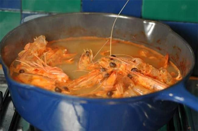 Mẹo làm bánh phồng tôm tại nhà tuyệt ngon mà đơn giản chẳng ai ngờ-3