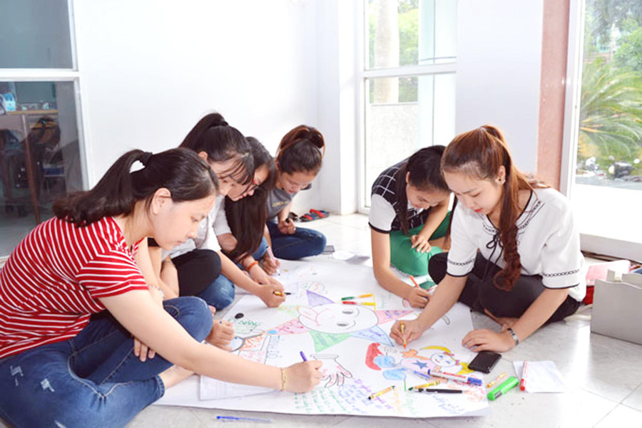 SV tham gia một hoạt động vì cộng đồng SV tham gia một hoạt động vì cộng đồng