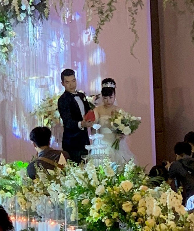 Cuộc sống của Trương Nam Thành thay đổi ra sao sau khi yêu và cưới nữ đại gia hơn 15 tuổi? - Ảnh 1. Cuộc sống của Trương Nam Thành thay đổi ra sao sau khi yêu và cưới nữ đại gia hơn 15 tuổi?-1