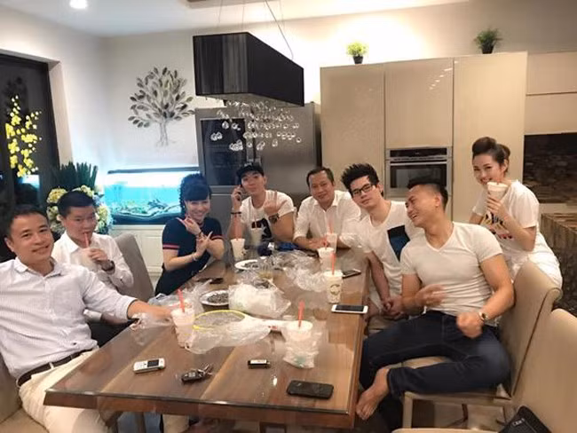 Cuộc sống của Trương Nam Thành thay đổi ra sao sau khi yêu và cưới nữ đại gia hơn 15 tuổi? - Ảnh 8. Cuộc sống của Trương Nam Thành thay đổi ra sao sau khi yêu và cưới nữ đại gia hơn 15 tuổi?-8