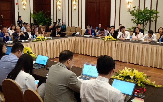 Các đại biểu tham gia thảo luận. Các đại biểu tham gia thảo luận.