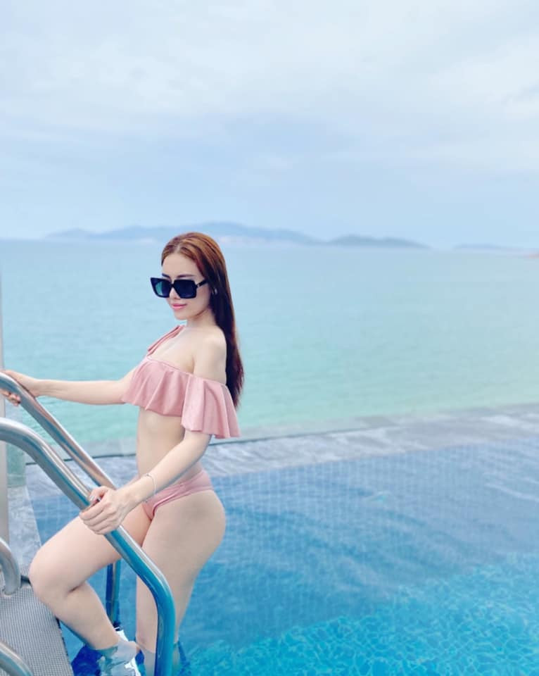 Nhan sắc cực phẩm của vợ tiền đạo đội tuyển Việt Nam ảnh 12 Nhan sắc cực phẩm của vợ tiền đạo đội tuyển Việt Nam ảnh 12