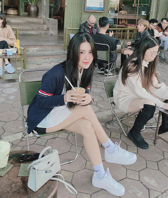 Nhan sắc cực phẩm của vợ tiền đạo đội tuyển Việt Nam ảnh 10 Nhan sắc cực phẩm của vợ tiền đạo đội tuyển Việt Nam ảnh 10