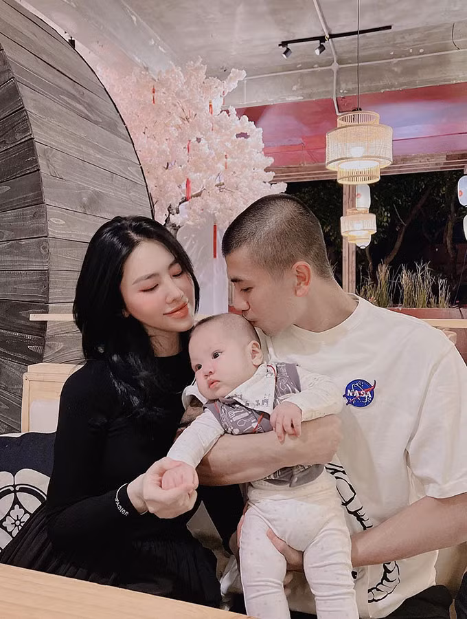 Nhan sắc cực phẩm của vợ tiền đạo đội tuyển Việt Nam ảnh 4