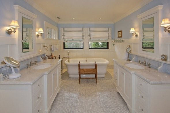 ... a bathroom with a tub and separate sinks ...