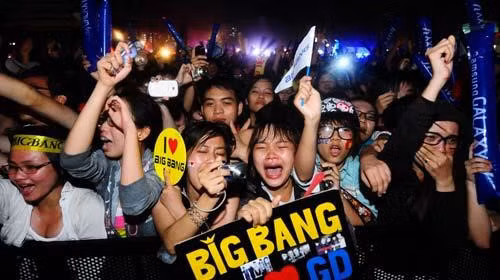 Nhiều bạn trẻ Việt Nam "cuồng" ban nhạc Big Bang Nhiều bạn trẻ Việt Nam "cuồng" ban nhạc Big Bang