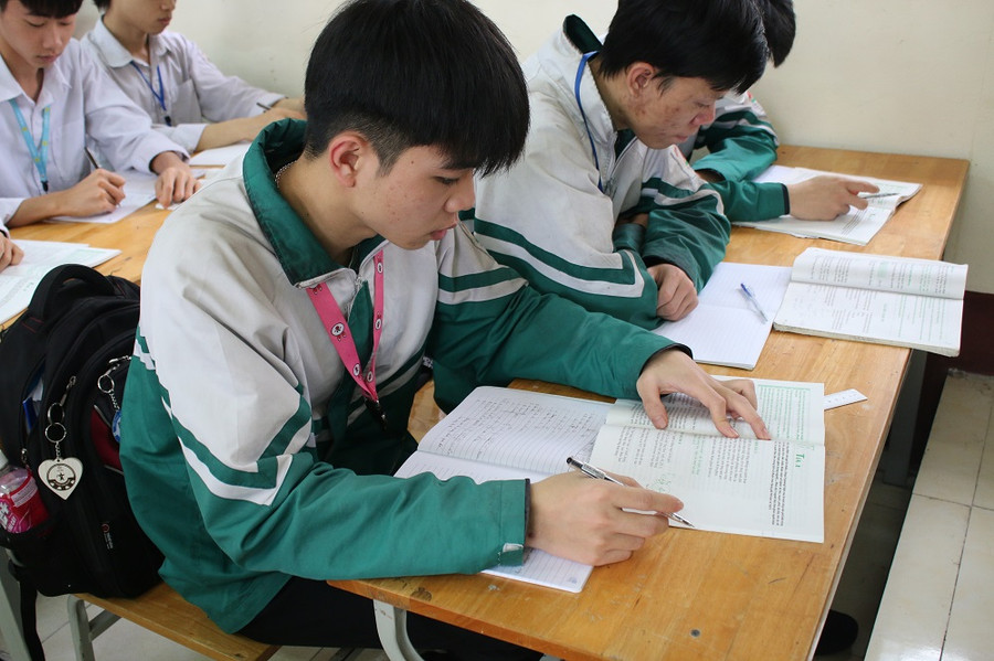 Học sinh trường THPT Định Hóa nỗ lực học tập để đạt kết quả tốt trong Kỳ thi tốt nghiệp THPT 2023 sắp tới. Học sinh trường THPT Định Hóa nỗ lực học tập để đạt kết quả tốt trong Kỳ thi tốt nghiệp THPT 2023 sắp tới.