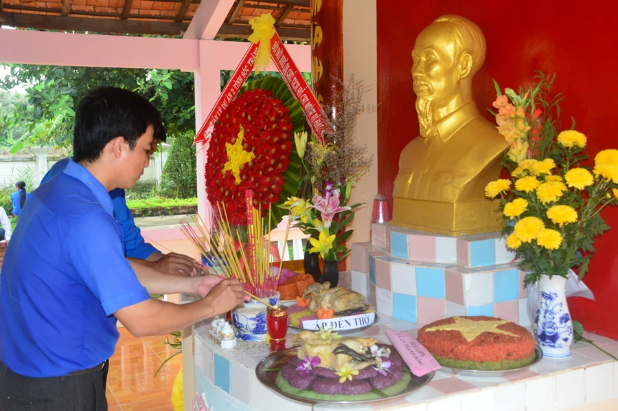 ​Nhân dân Sóc Trăng đón mừng sinh nhật Bác