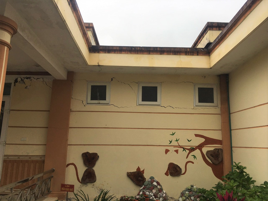 Vết nứt tại trường Mầm non Nậm Loỏng. Vết nứt tại trường Mầm non Nậm Loỏng.