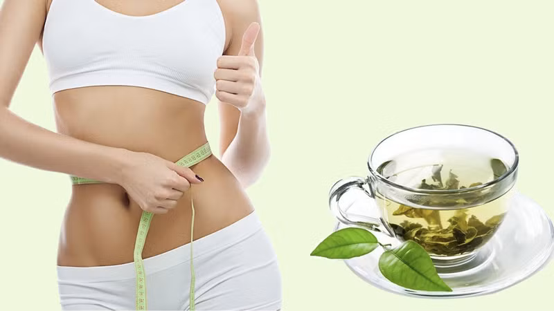 Uống trà xanh có thể giúp đốt cháy nhiều chất béo.