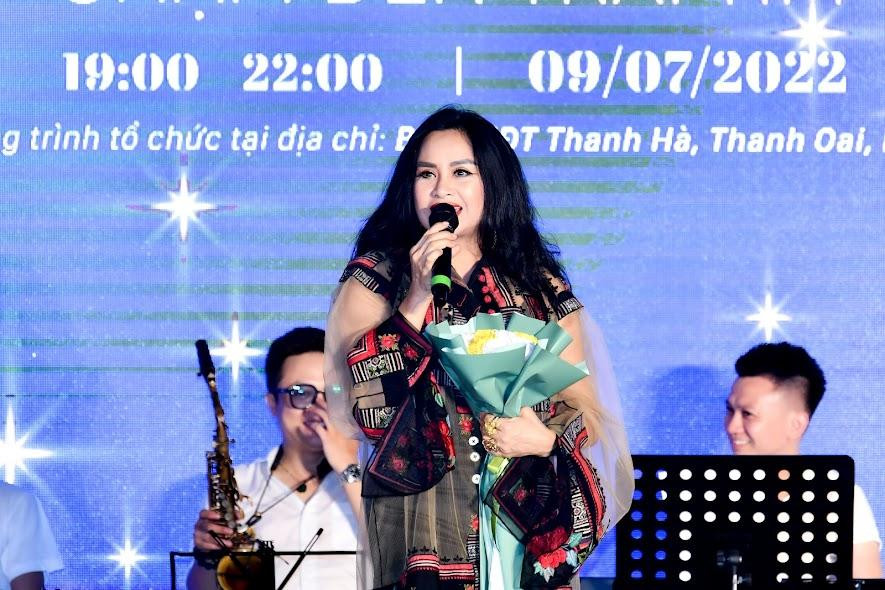 Các nghệ sĩ, ca sĩ đã cống hiến lời ca, tiếng hát với tinh thần cống hiến, sẻ chia để hướng đến các giá trị sống tích cực. Các nghệ sĩ, ca sĩ đã cống hiến lời ca, tiếng hát với tinh thần cống hiến, sẻ chia để hướng đến các giá trị sống tích cực.