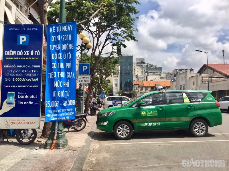 22 tuyến đường thu phí ô tô sẽ được lắp biển cấm dừng, cấm đậu.