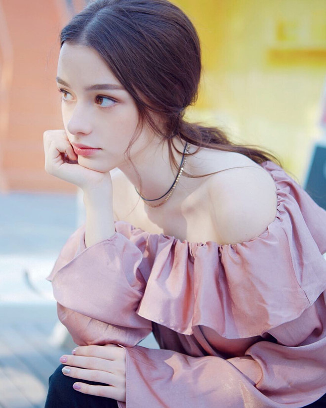 Hot girl Nga co hon mot trieu fan tren mang vi xinh nhu bup be hinh anh 6