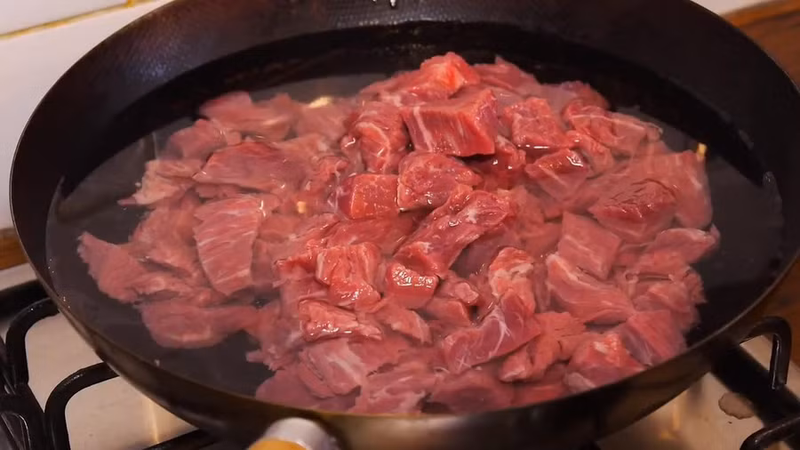 Chỉ cần thêm 1 thìa này vào món bò hầm sẽ cực mềm ngon không cần nồi áp suất