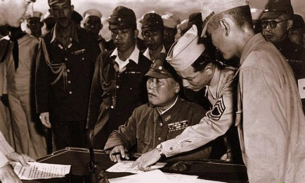 Tướng Yoshio Tachibana đầu hàng quân Đồng minh tại đảo Chichi Jima. Lý giải nguyên nhân hiện tượng người ăn thịt người