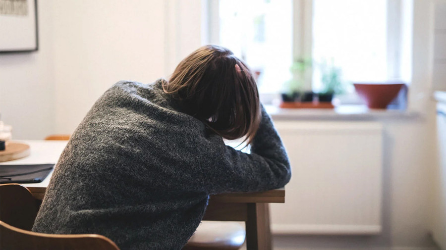 Trong kỳ “đèn đỏ”, bạn nên ưu tiên giấc ngủ chất lượng tốt để cơ thể được nghỉ ngơi và phục hồi. (Ảnh: ITN) Trong kỳ “đèn đỏ”, bạn nên ưu tiên giấc ngủ chất lượng tốt để cơ thể được nghỉ ngơi và phục hồi. (Ảnh: ITN)