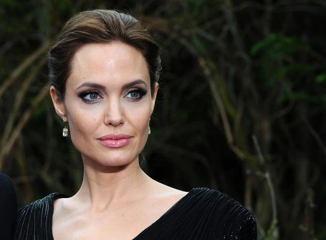 Angelina Jolie khẳng định không thích đời độc thân