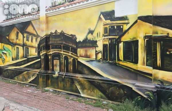 hai-chang-trai-bien-60m-tuong-cu-tren-pho-sai-gon-thanh-tranh-que-huong-3-mien-day-sac-mau-10