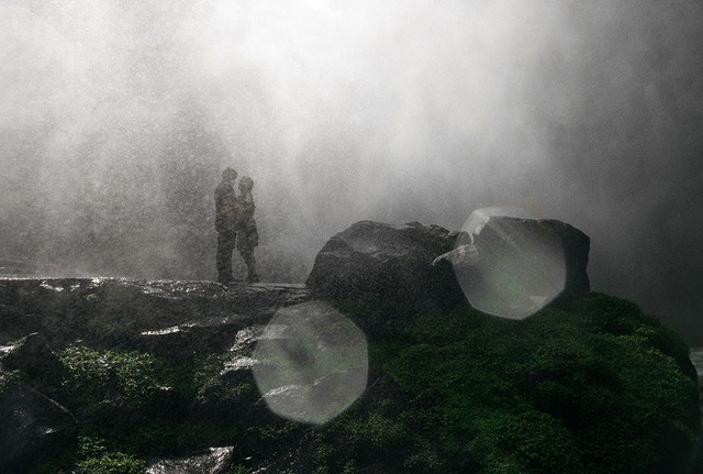 Cứ thế họ bên cạnh, cùng sẻ chia vui buồn của cuộc sống thường nhật, cả hai yêu nhau từ bao giờ không ai hay biết.