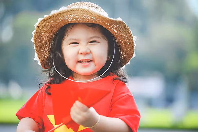 Mẫu nhí 2 tuổi diện áo cờ đỏ sao vàng tham quan dinh Độc Lập ảnh 7