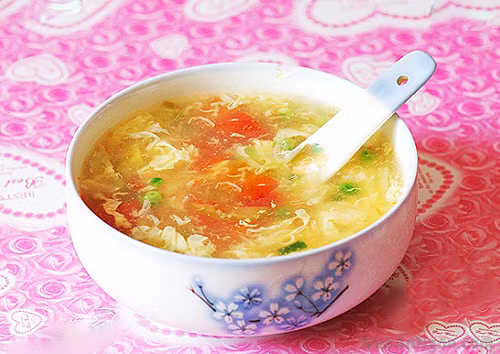 Chỉ mất tầm vài phút thôi là bạn có được một tô canh thơm ngon cho bữa tối bận rộn rồi.