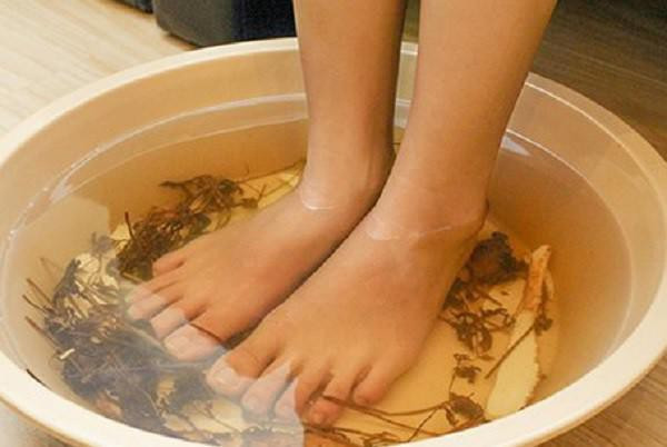 Người đàn ông phải cắt chân vì mang một đồ vật nhiều người dùng khi ngủ ảnh 2 Người đàn ông phải cắt chân vì mang một đồ vật nhiều người dùng khi ngủ ảnh 2