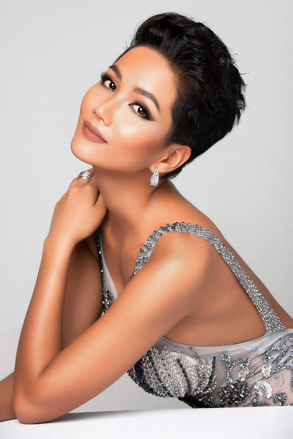 HHen Niê được gọi tên vào top 10 chung kết Miss Universe 2018 - Ảnh 3.  HHen Niê được gọi tên vào top 10 chung kết Miss Universe 2018 - Ảnh 3.