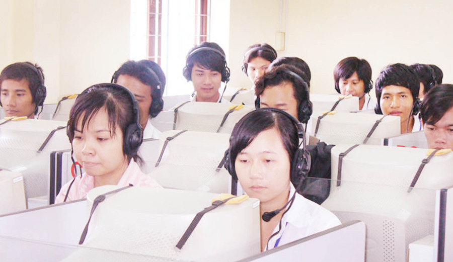 Ngoài việc học ngoại ngữ cơ bản, người học phải thường xuyên thực hành bằng nhiều cách