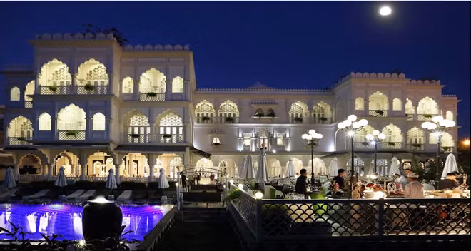 Ong chu Khaisilk ban toa lau dai trang o Sai Gon? hinh anh 1