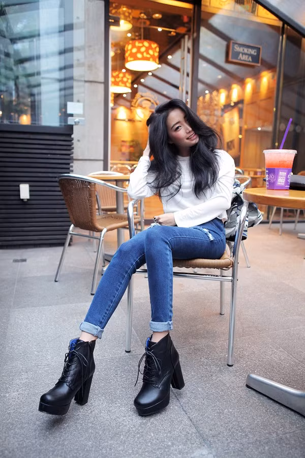 Nằm lòng bí quyết diện boots cổ ngắn cá tính cho cho nàng “nấm lùn” ảnh 4 4-kieu-giay-tang-chieu-cao-vua-dep-vua-am-di-choi-tet-3616-1