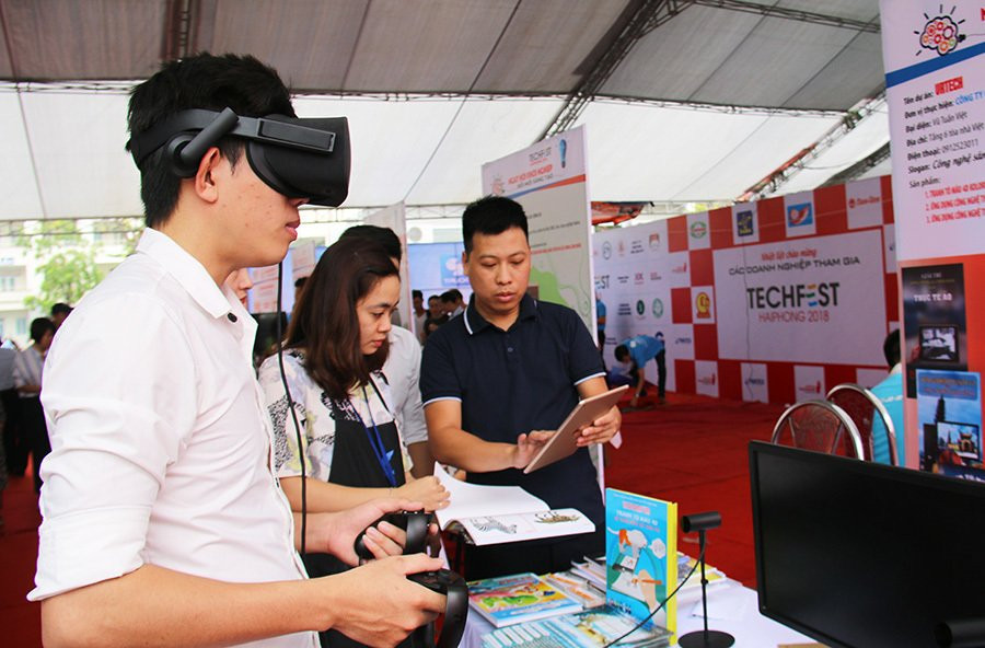 Các bạn trẻ tham dự Ngày hội khởi nghiệp quốc gia Các bạn trẻ tham dự Ngày hội khởi nghiệp quốc gia