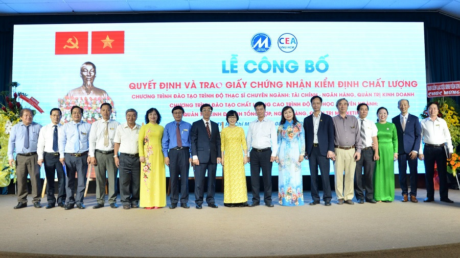 Tập thể UFM vui mừng với kết quả vừa đạt được