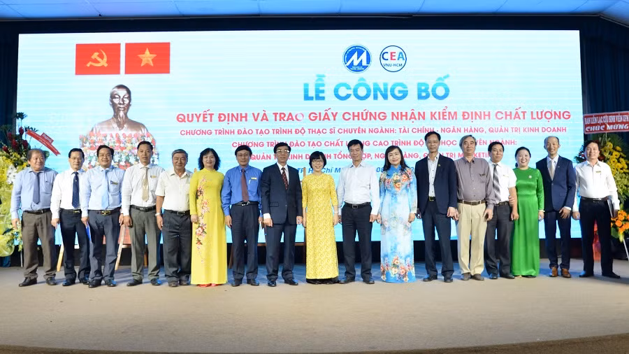 Tập thể UFM vui mừng với kết quả vừa đạt được