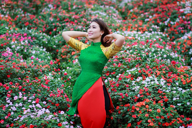 Hot girl Linh Napie khoe vẻ mặn mà trong tà áo bà ba cách điệu ảnh 13 Hot girl Linh Napie khoe vẻ mặn mà trong tà áo bà ba cách điệu ảnh 13