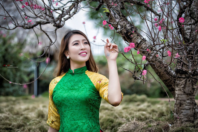 Hot girl Linh Napie khoe vẻ mặn mà trong tà áo bà ba cách điệu ảnh 1 Hot girl Linh Napie khoe vẻ mặn mà trong tà áo bà ba cách điệu ảnh 1