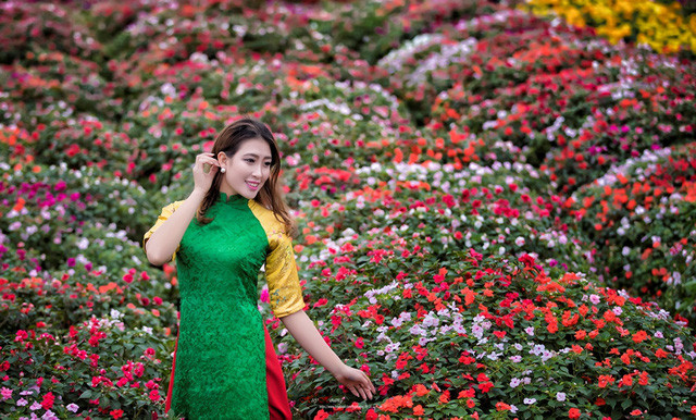 Hot girl Linh Napie khoe vẻ mặn mà trong tà áo bà ba cách điệu ảnh 11 Hot girl Linh Napie khoe vẻ mặn mà trong tà áo bà ba cách điệu ảnh 11