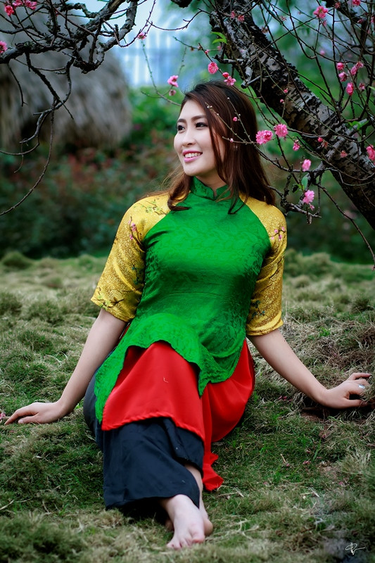 Hot girl Linh Napie khoe vẻ mặn mà trong tà áo bà ba cách điệu ảnh 5 Hot girl Linh Napie khoe vẻ mặn mà trong tà áo bà ba cách điệu ảnh 5