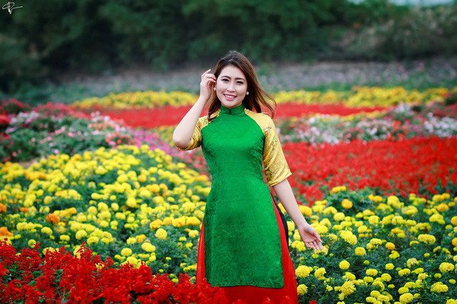 Hot girl Linh Napie khoe vẻ mặn mà trong tà áo bà ba cách điệu ảnh 9 Hot girl Linh Napie khoe vẻ mặn mà trong tà áo bà ba cách điệu ảnh 9
