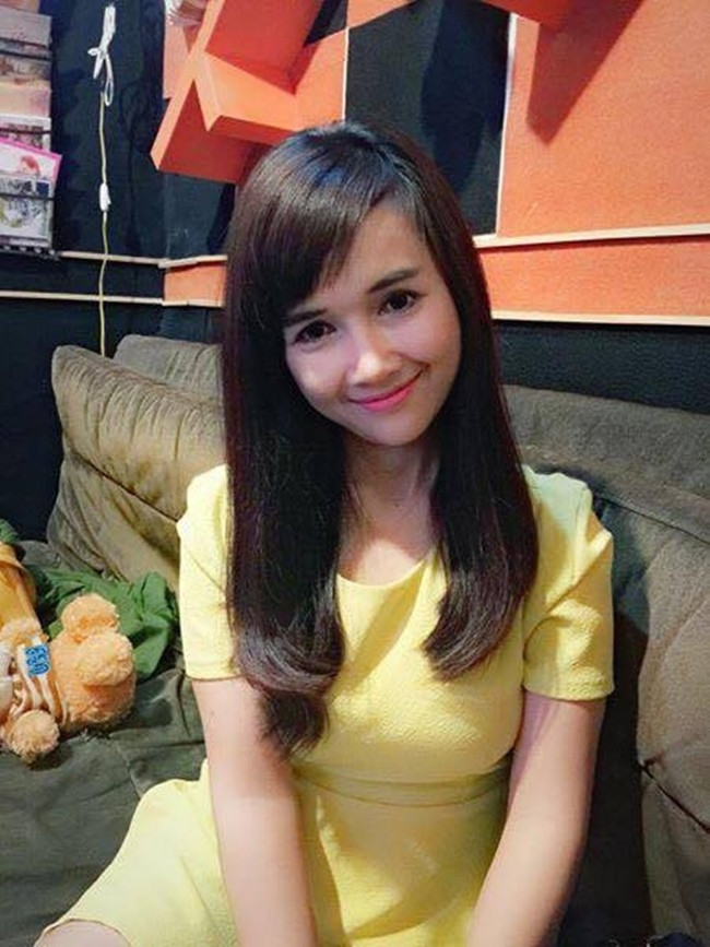 Cô sống cuộc sống khá giản dị và không nổi tiếng như em gái.