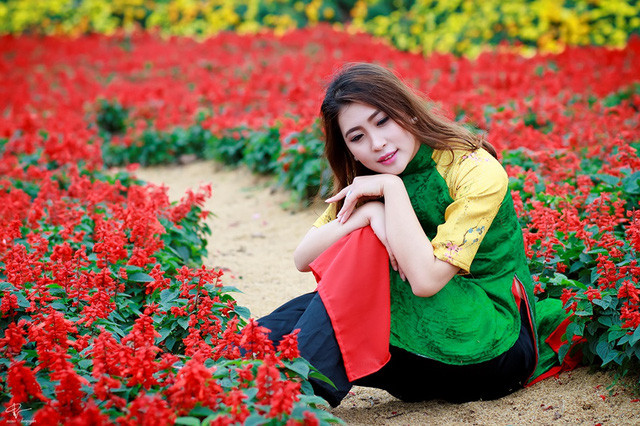 Hot girl Linh Napie khoe vẻ mặn mà trong tà áo bà ba cách điệu ảnh 7 Hot girl Linh Napie khoe vẻ mặn mà trong tà áo bà ba cách điệu ảnh 7