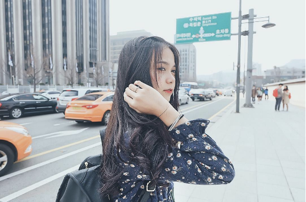 Nữ sinh 18 tuổi nổi tiếng trên mạng xã hội với 1,3 triệu người yêu mến trên Instagram và 1,4 triệu fan trên Facebook.