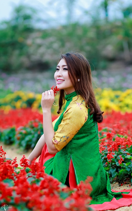 Hot girl Linh Napie khoe vẻ mặn mà trong tà áo bà ba cách điệu ảnh 12 Hot girl Linh Napie khoe vẻ mặn mà trong tà áo bà ba cách điệu ảnh 12